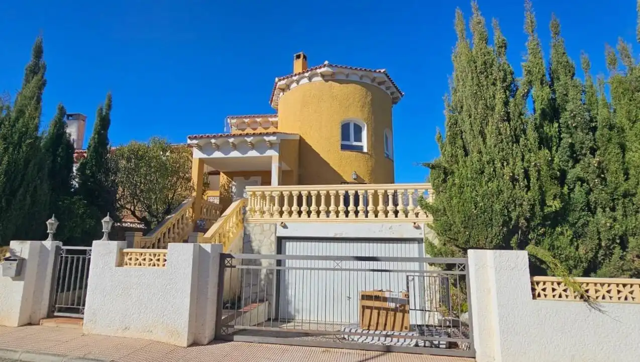 Vista exterior de Casa o chalet en venta en La Nucia con Aire acondicionado, Jardín privado y Terraza