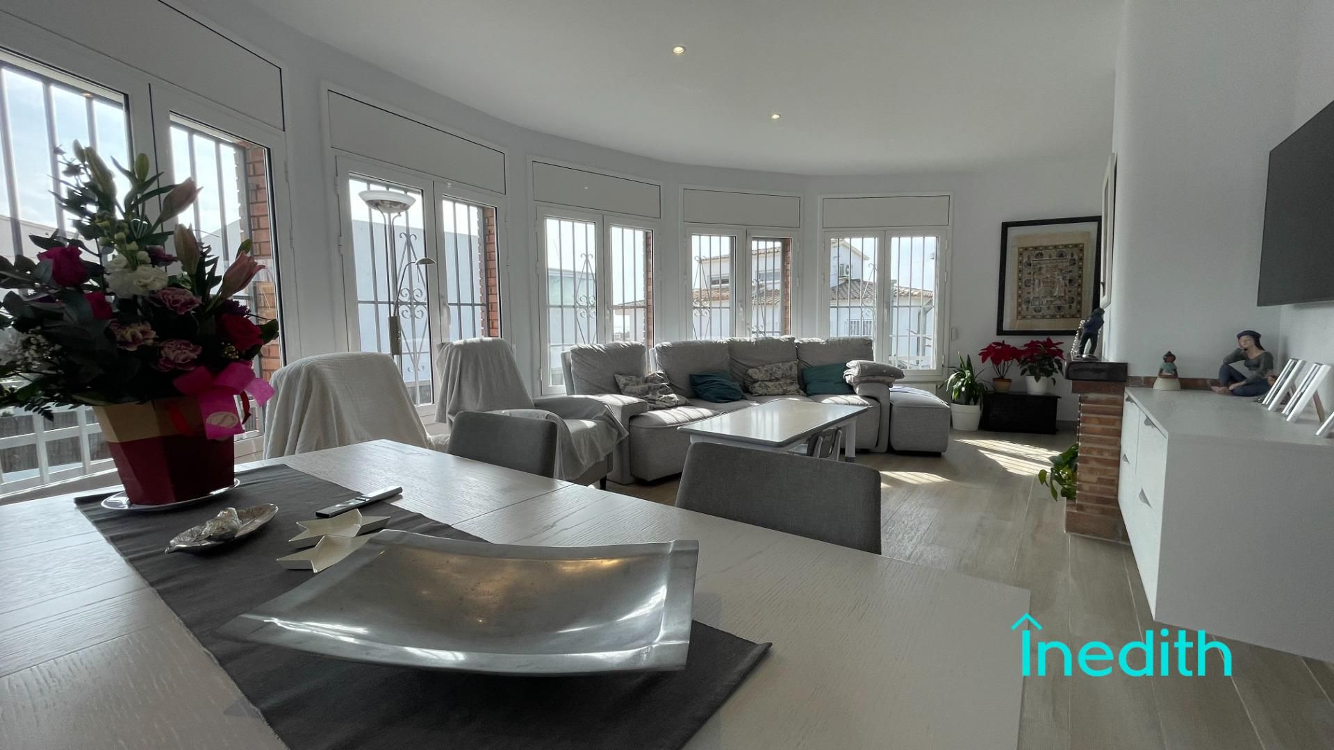 Living room of House or chalet for sale in Vilanova i la Geltrú  with Air Conditioner, Heating and Private garden