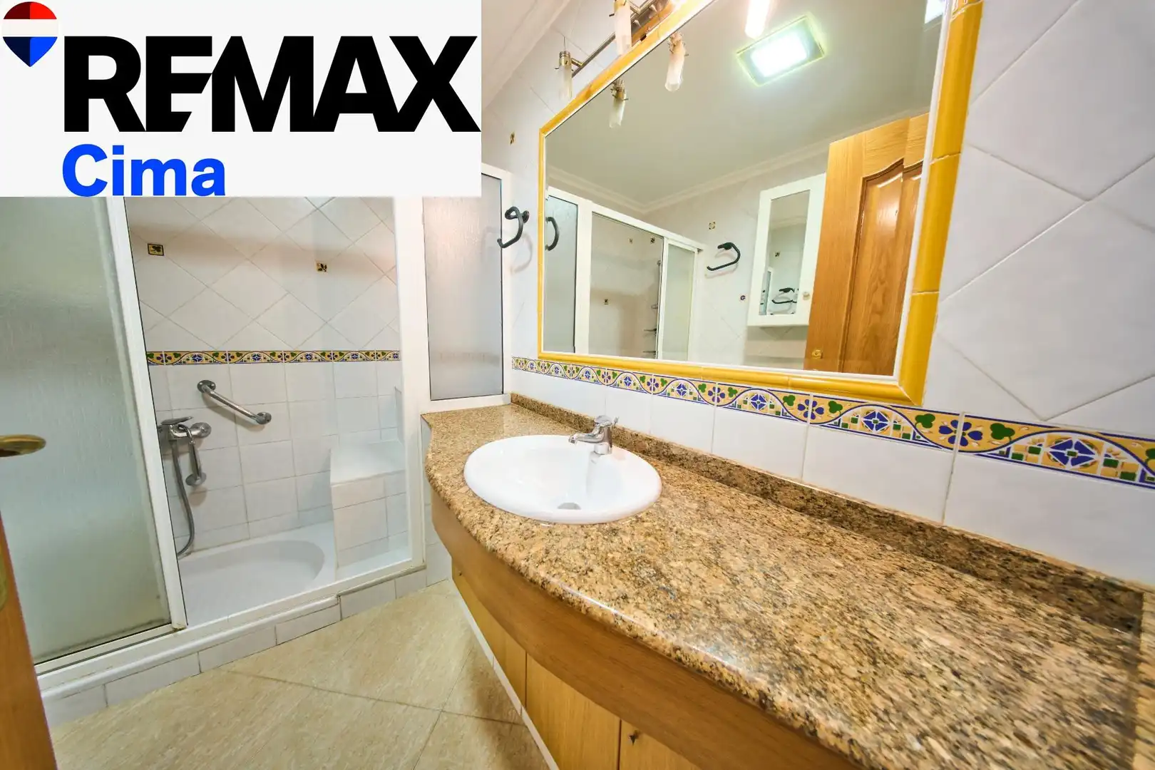 Baño de Piso en venta en Baza, Granada