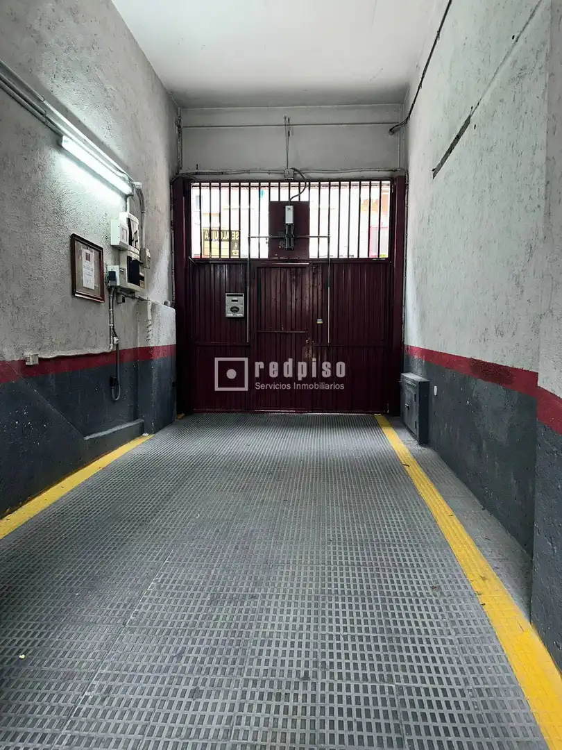 Aparcament de Garatge en venda en Madrid