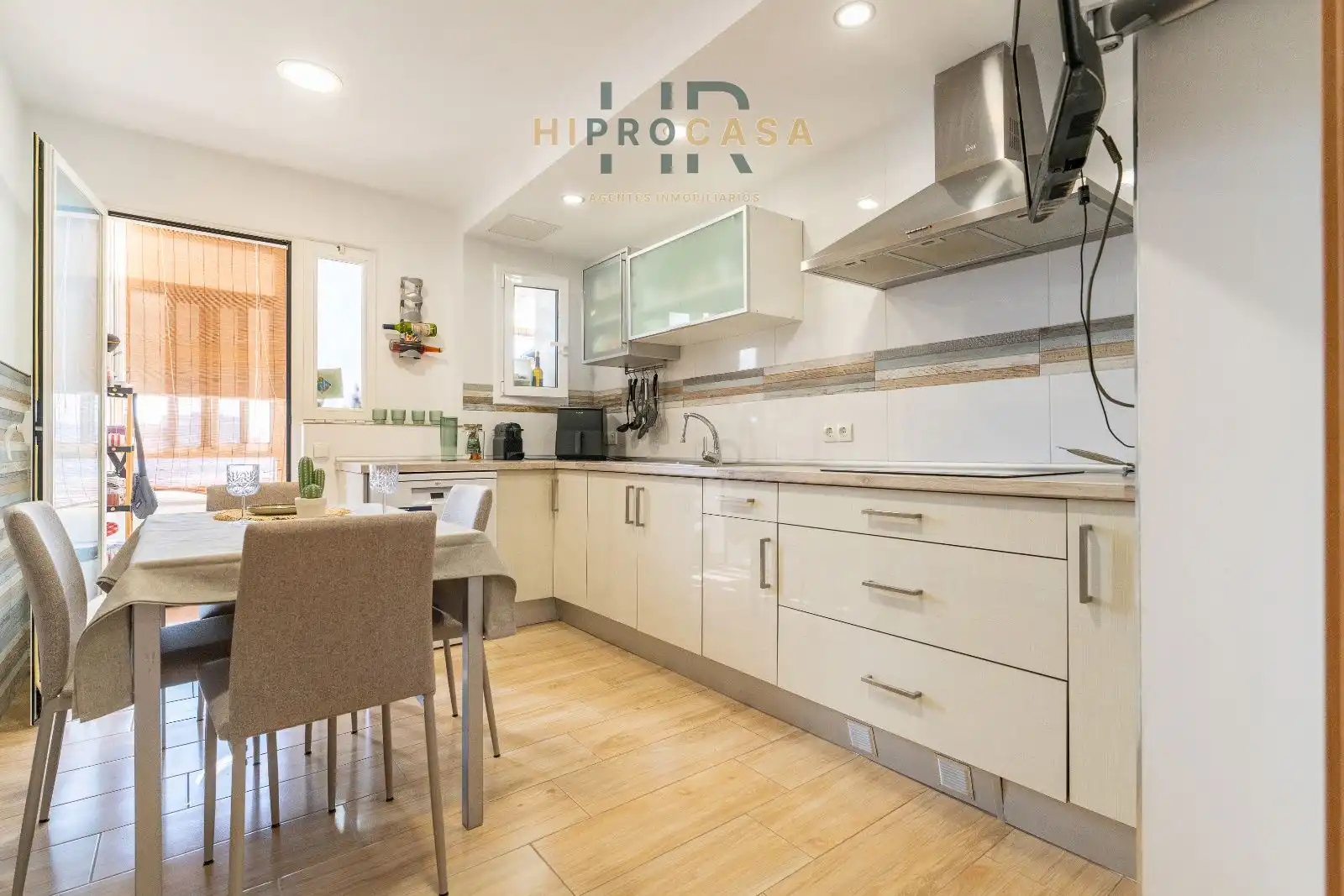 Küche von Wohnung zum Verkauf in Reus mit Klimaanlage und Terrasse