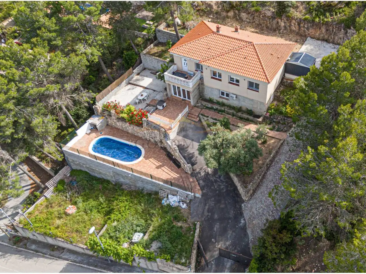 Vista exterior de Casa o xalet en venda en Corbera de Llobregat amb Aire condicionat, Jardí privat i Terrassa