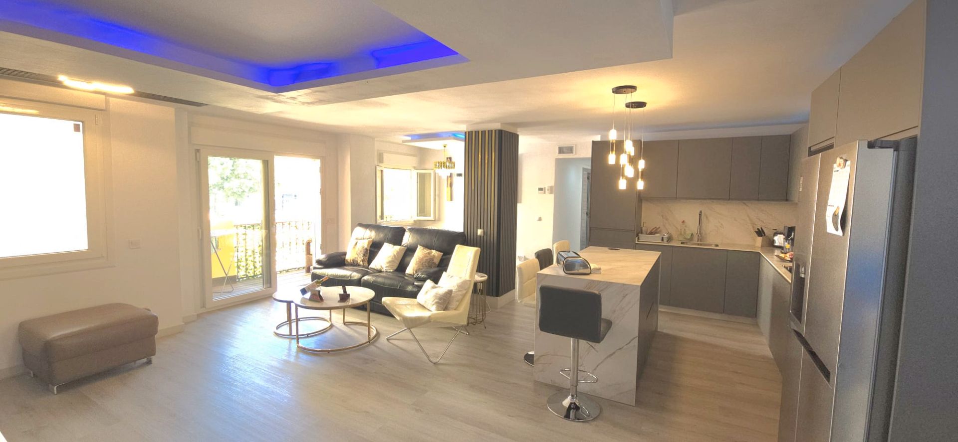 Sala de estar de Piso en venta en Marbella con Aire acondicionado, Parquet y Terraza