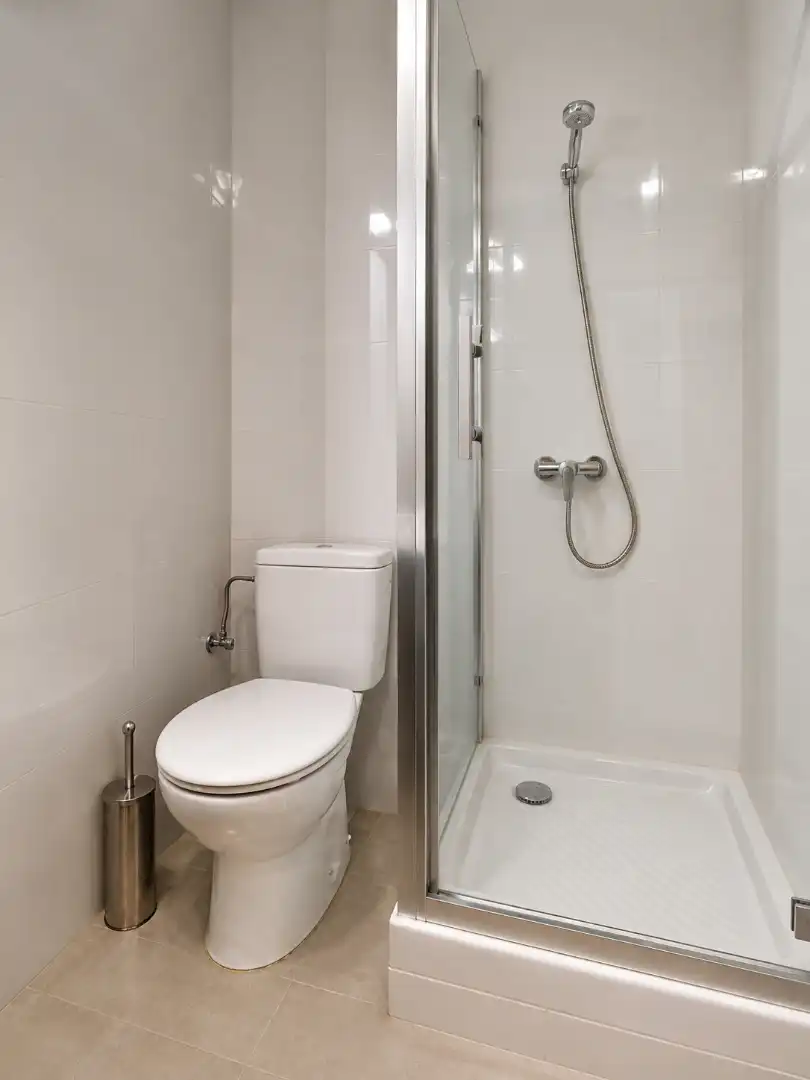 Badezimmer von Wohnung zum Verkauf in Vic mit Heizung und Ofen