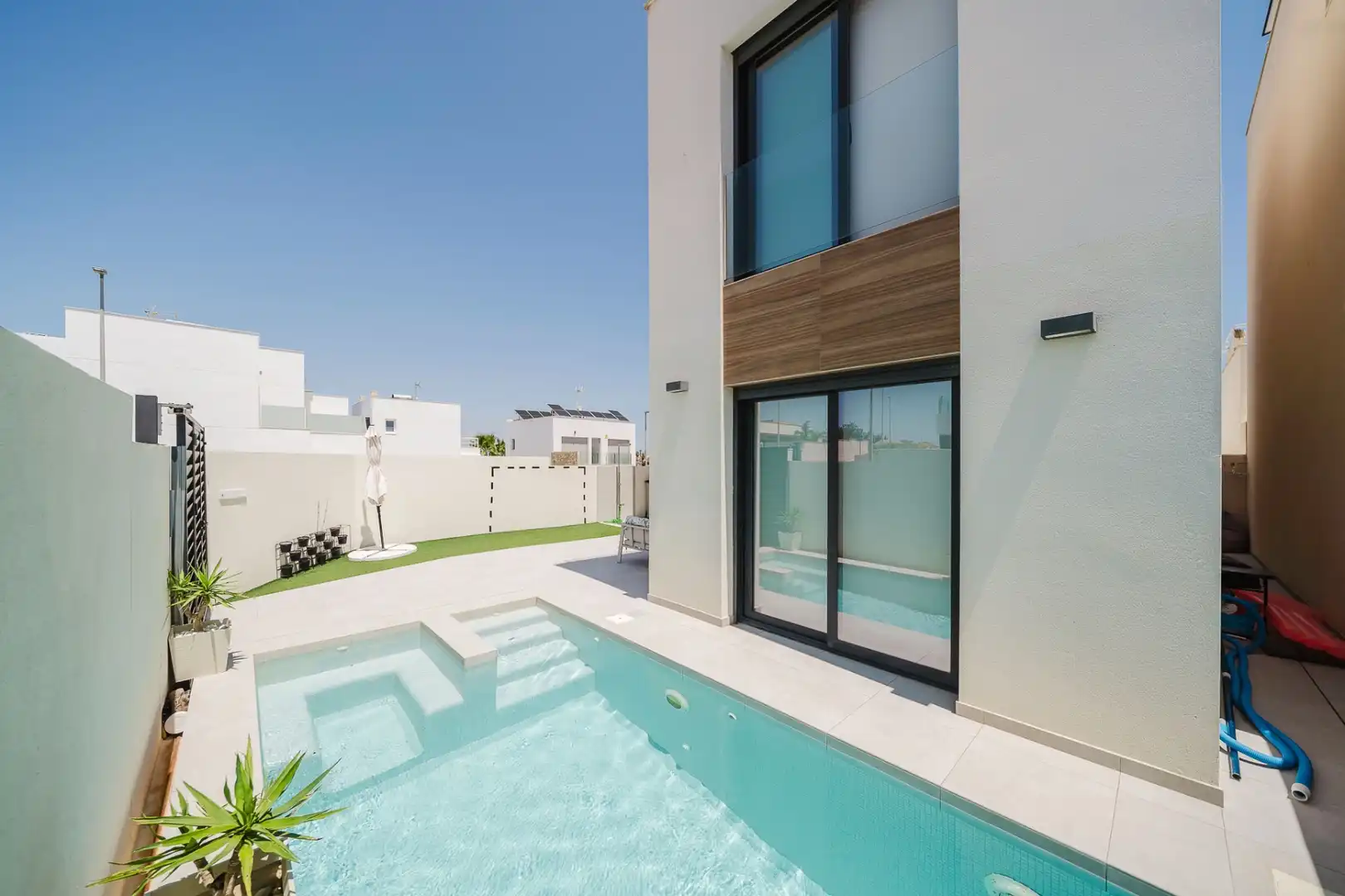 Casa amb piscina en venda a Benijófar
