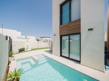 Casa amb piscina en venda a Benijófar