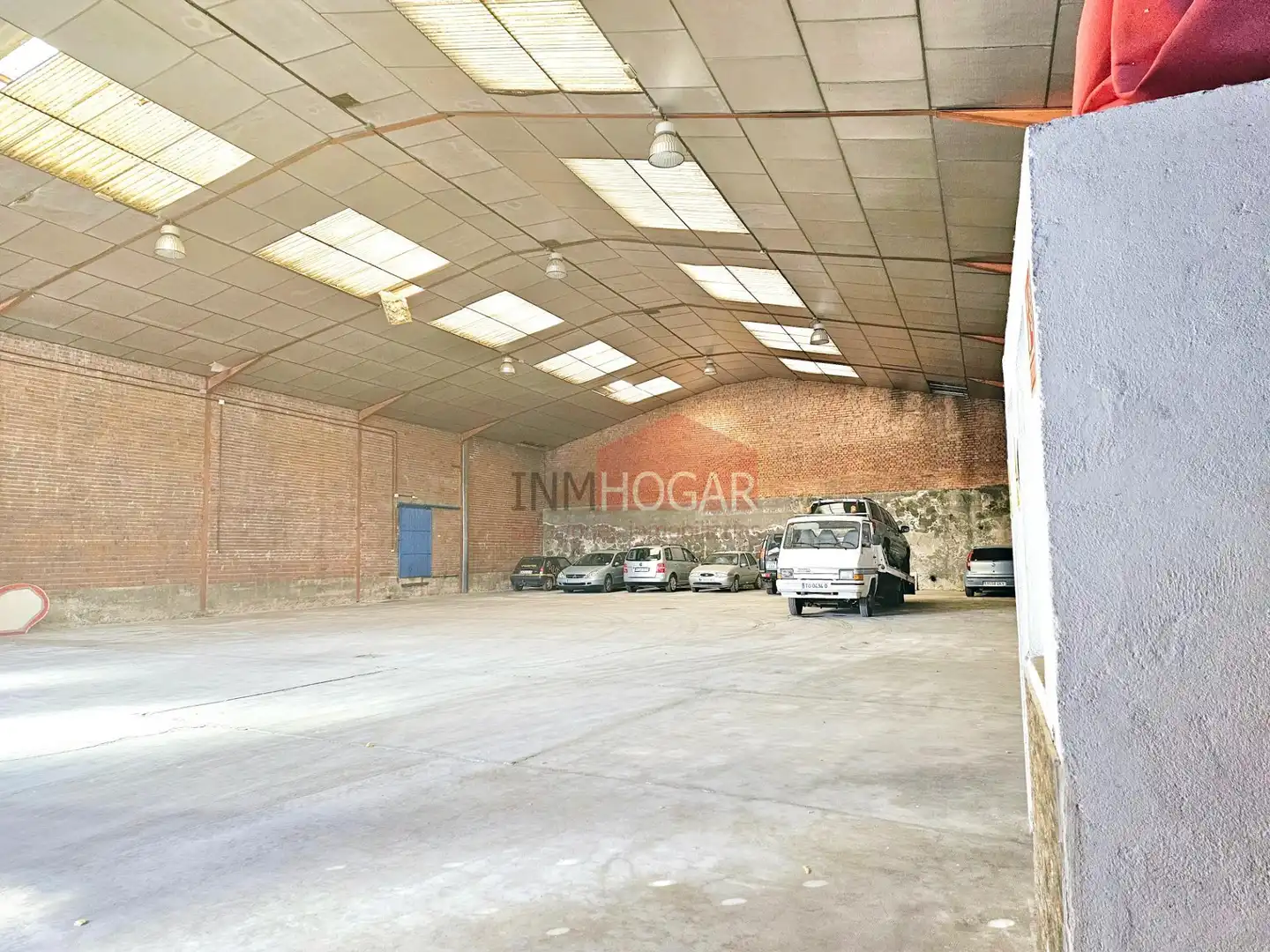 Aparcament de Nau industrial en venda en Burgohondo