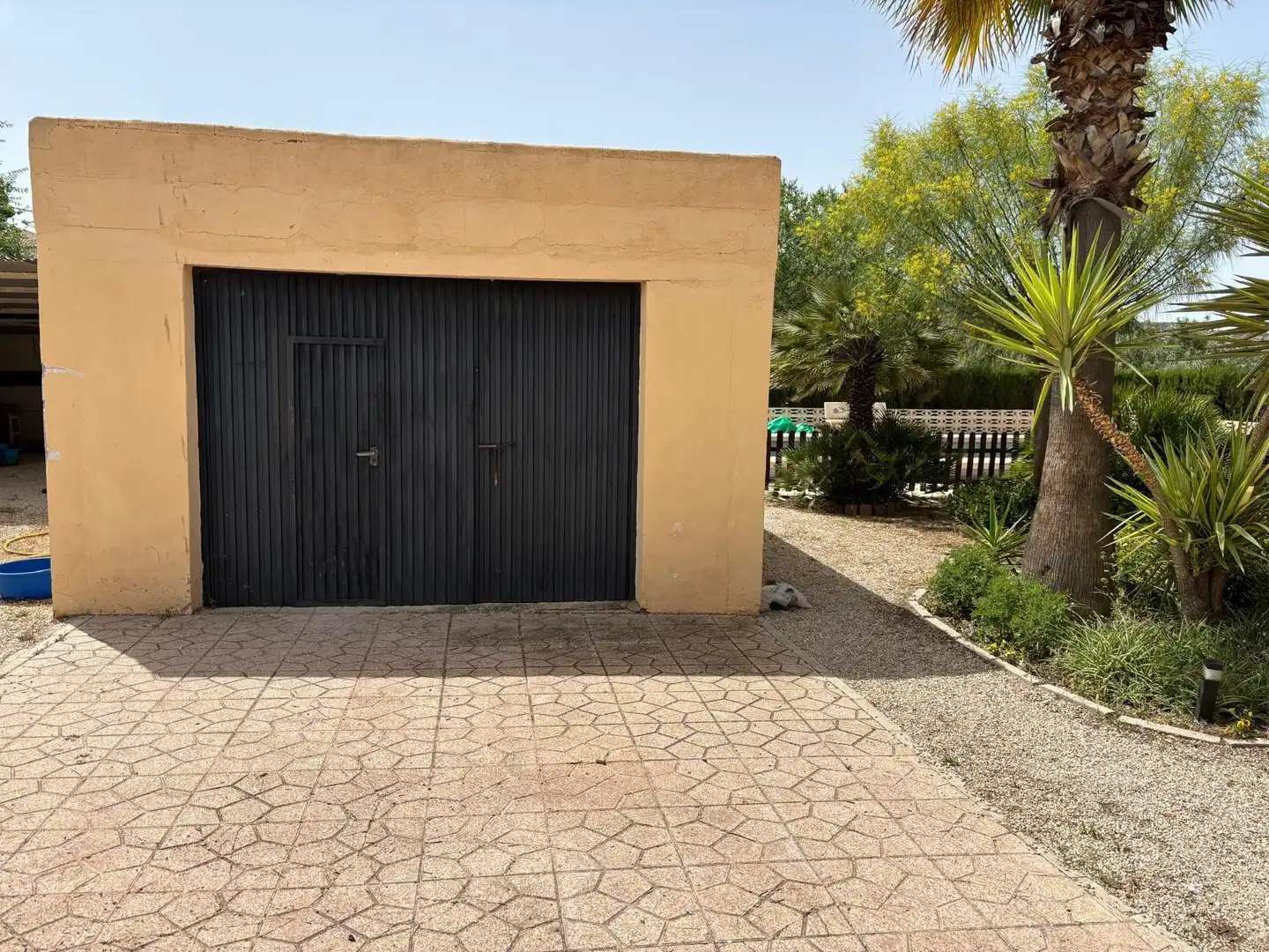 Vista exterior de Casa o xalet en venda en Elda amb Aire condicionat, Calefacció i Jardí privat