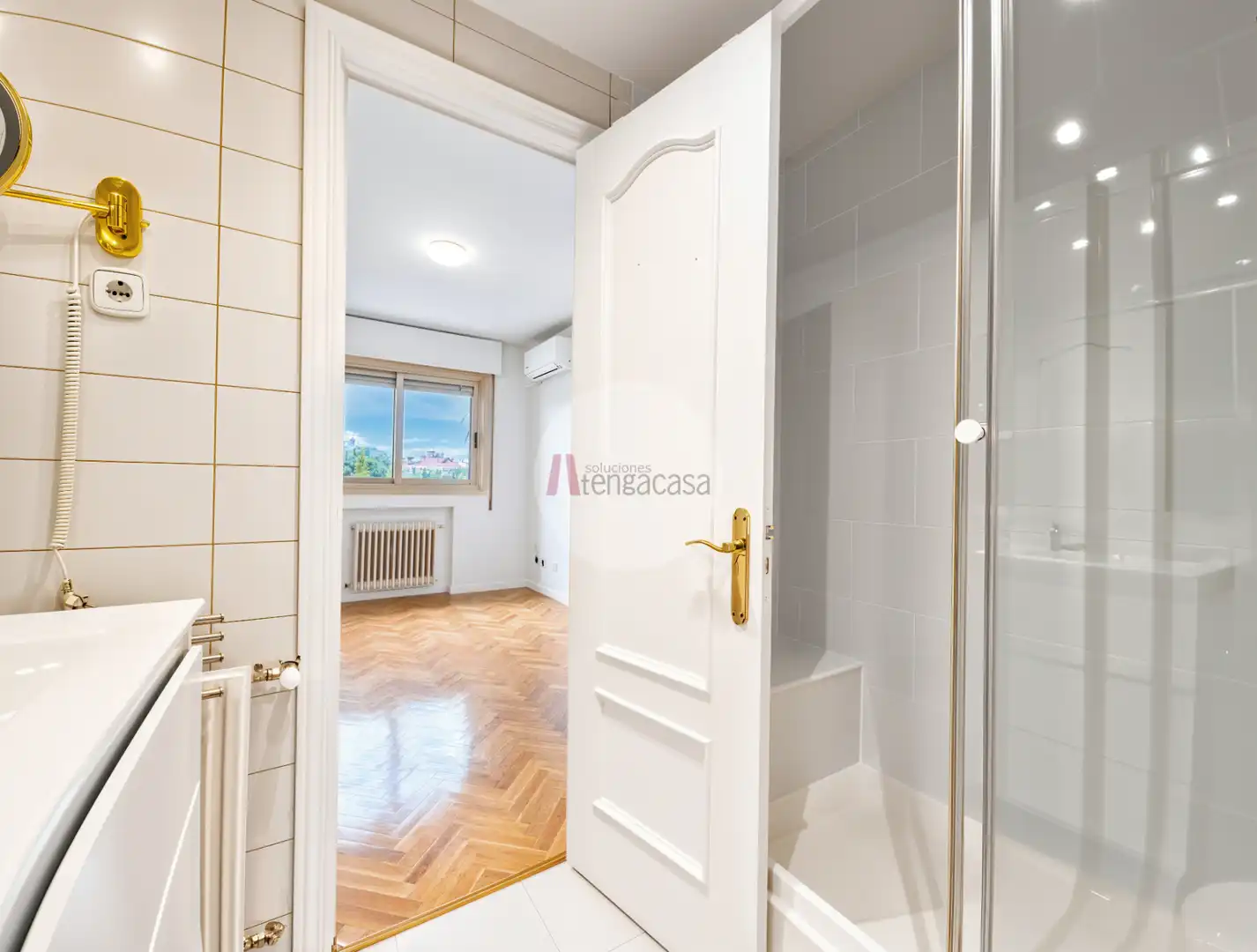 Bedroom of Attic for rent in Pozuelo de Alarcón  with Air Conditioner, Heating and Parquet flooring