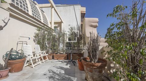 Exclusivo ático dúplex con terraza privada, vistas despejadas y 2 plazas de garaje en venta en un edificio histórico situado en un, imagen 2