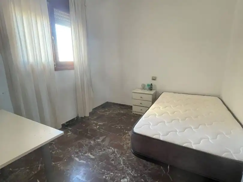 Habitación de Piso en venta en Baza con Calefacción, Trastero y Horno