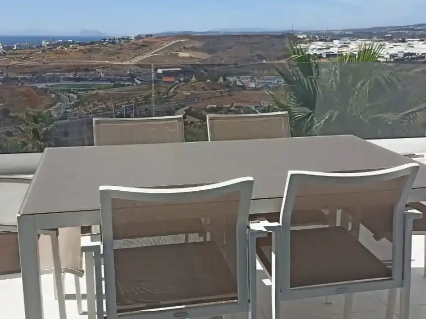 Terrasse von Wohnung zur Miete in Estepona mit Klimaanlage, Privatgarten und Schwimmbad