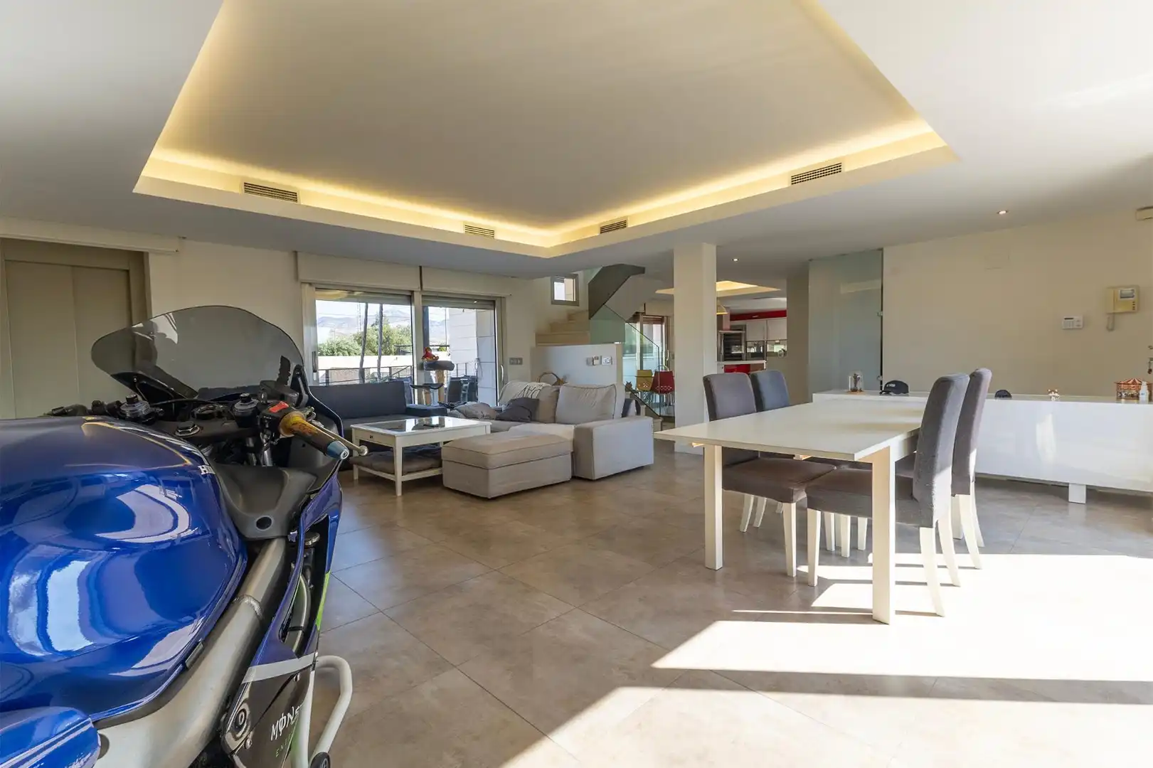 Menjador de Casa o xalet en venda en Alicante / Alacant amb Aire condicionat, Calefacció i Jardí privat