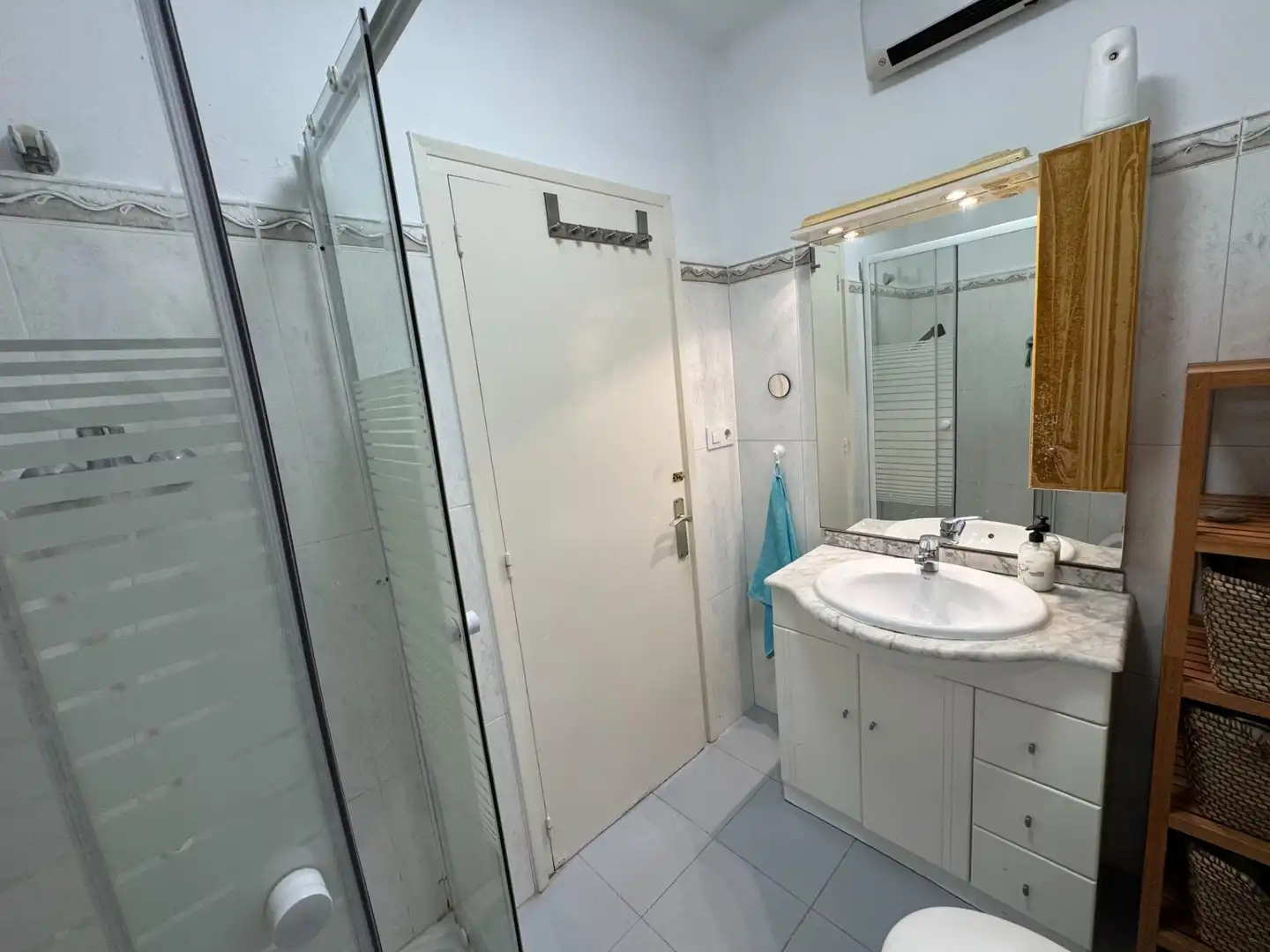 Badezimmer von Wohnung zum Verkauf in Granollers mit Parkett, Terrasse und Abstellraum