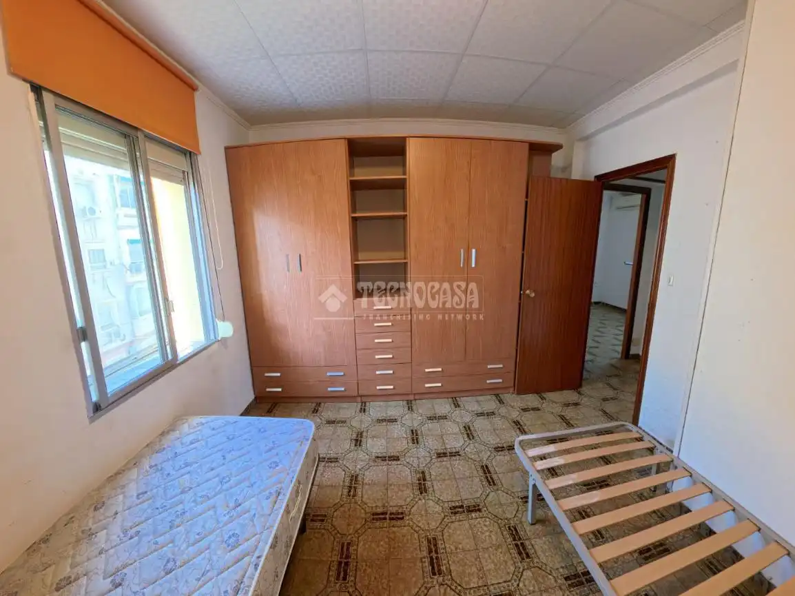 Habitación de Piso en venta en Alicante / Alacant con Terraza y Balcón