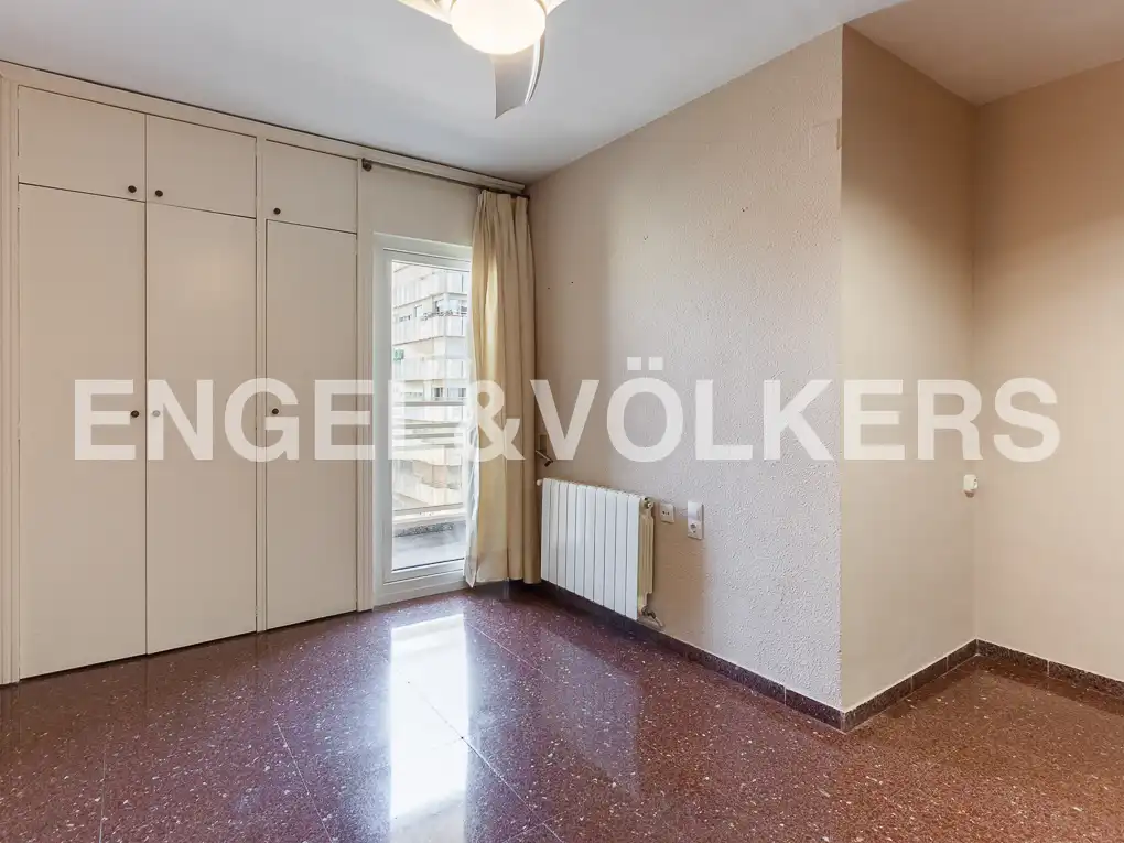 Bedroom of Flat for rent in Valencia  with Air Conditioner, Heating and Terrace