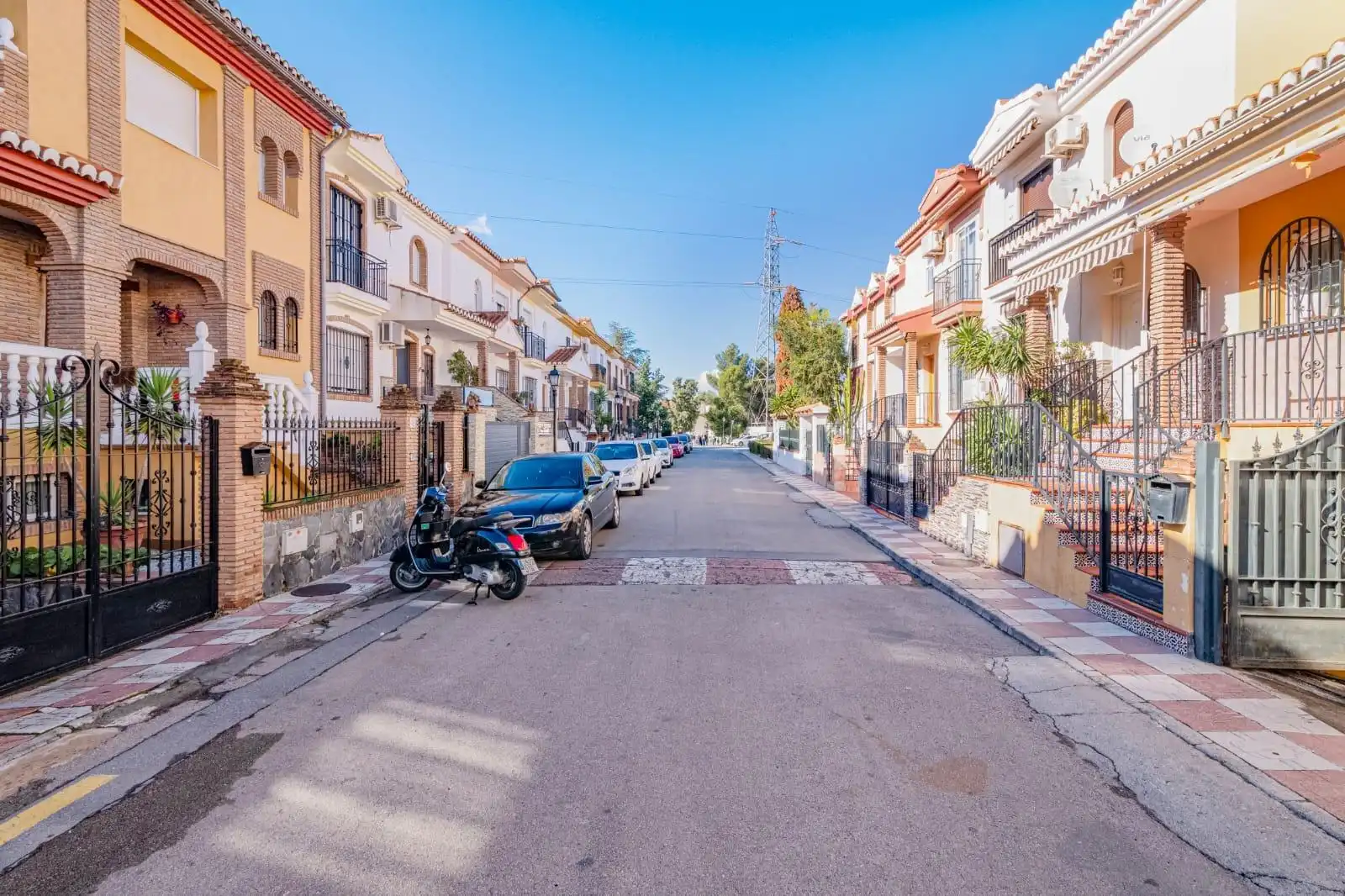 Casa adosada en venda a Cúllar Vega