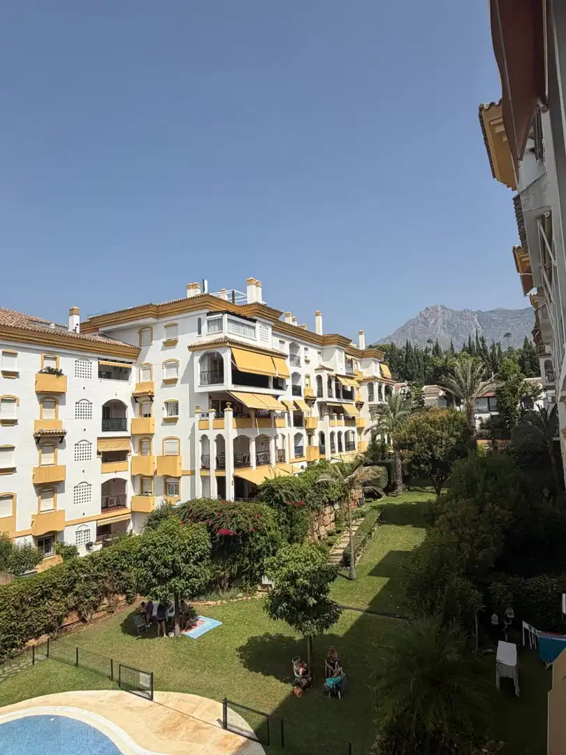 Apartment mit Pool zur Miete in COSTA NAGUELES I