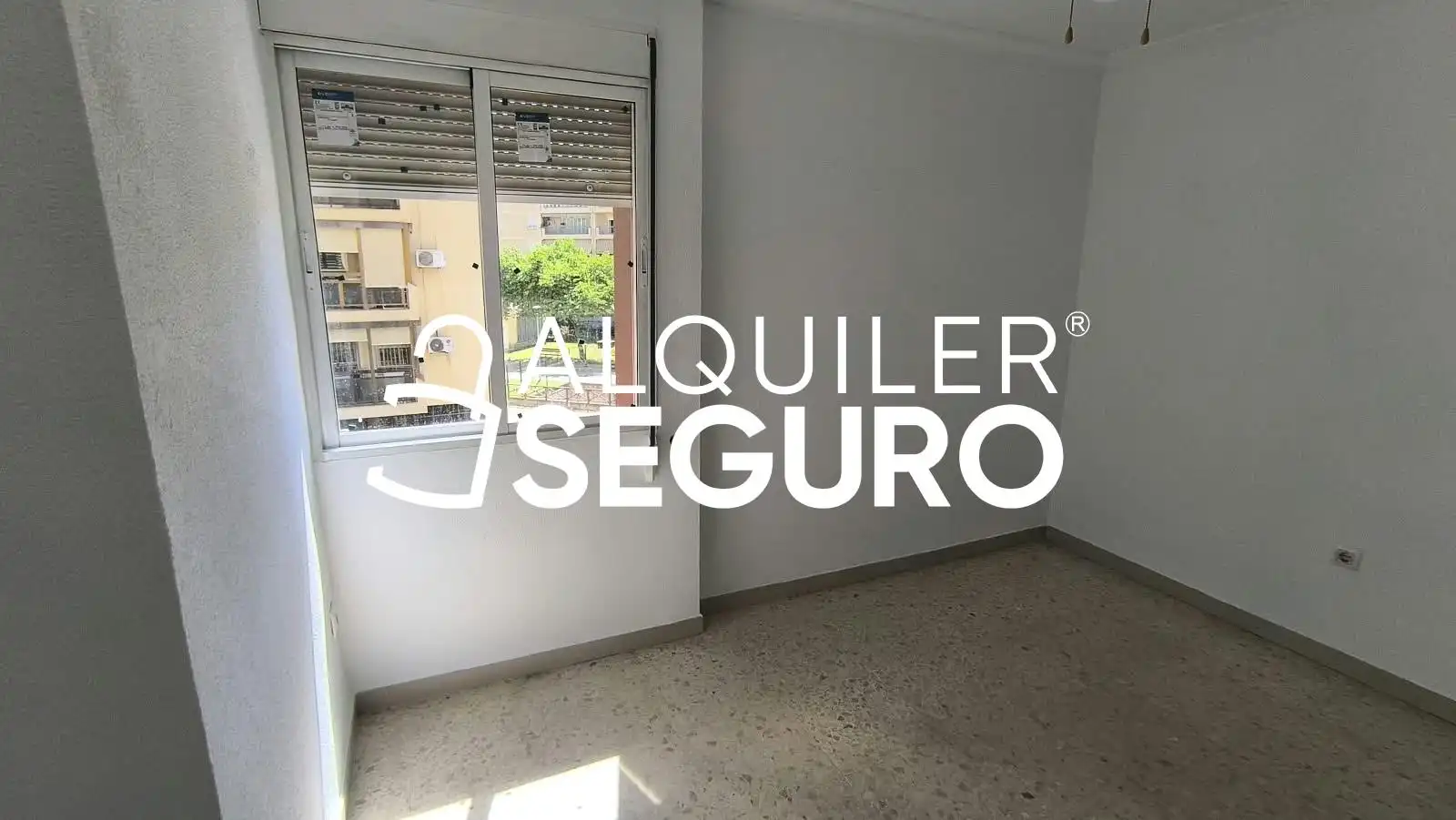 Bedroom of Flat for rent in Sevilla  with Air Conditioner