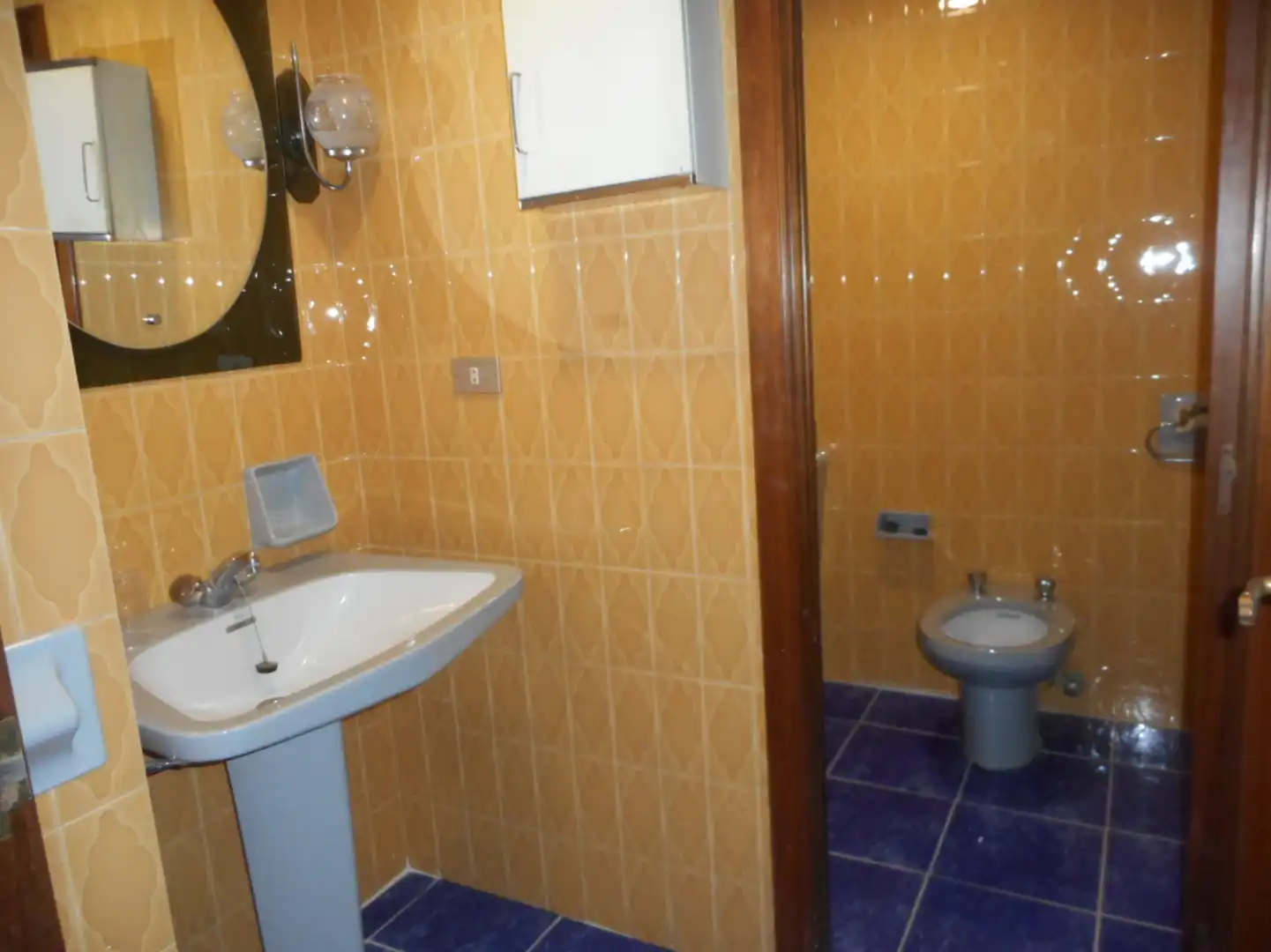 Bathroom of Office for rent in Gijón   with Heating