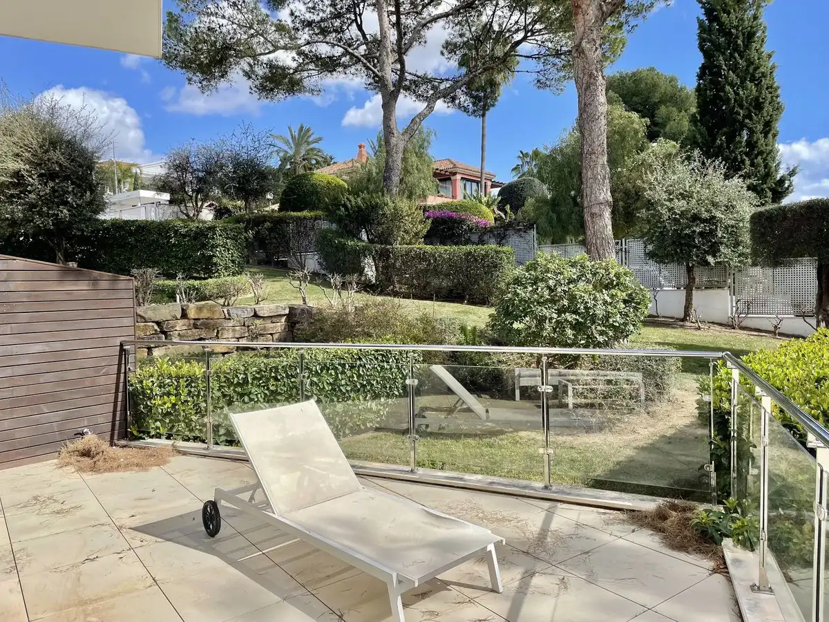 Jardí de Casa adosada en venda en Marbella amb Aire condicionat, Terrassa i Moblat