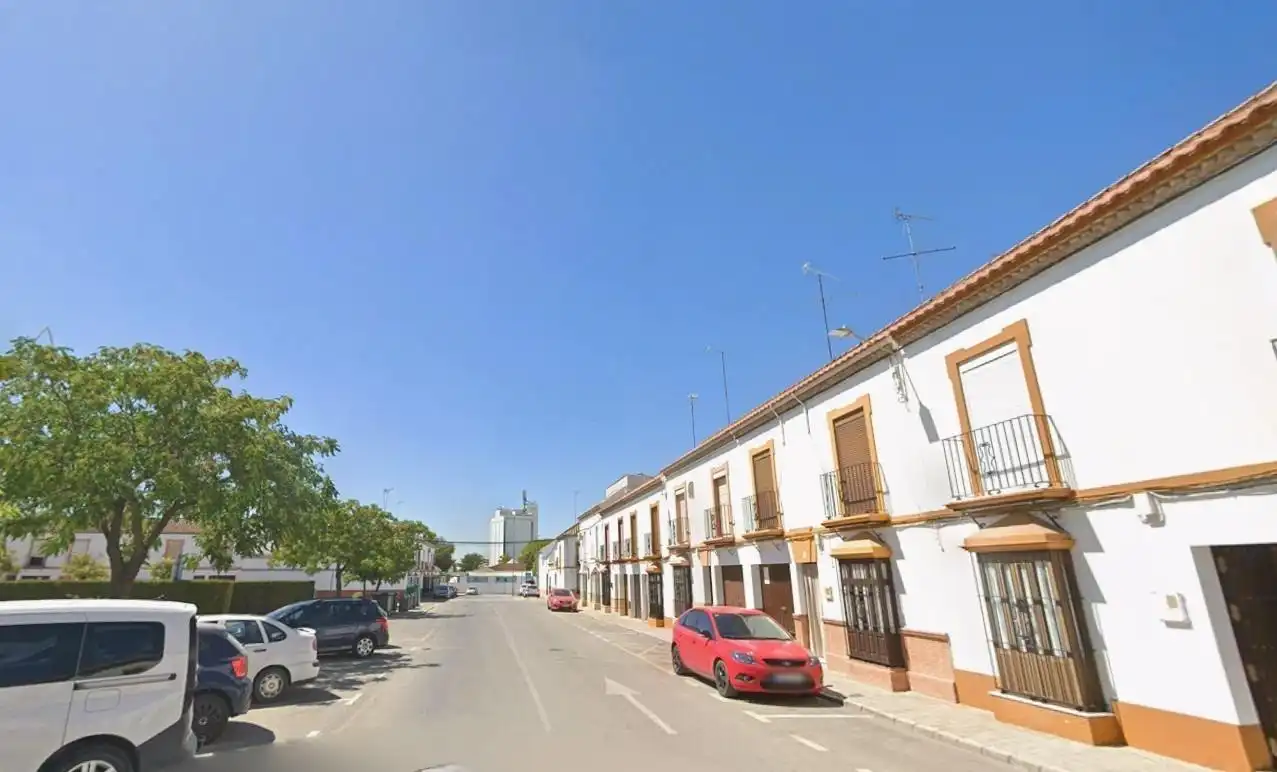 Vista exterior de Casa adosada en venta en Arahal con Jardín privado