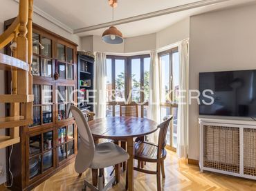Maisonette mit Pool zum Verkauf in Ciudad Lineal