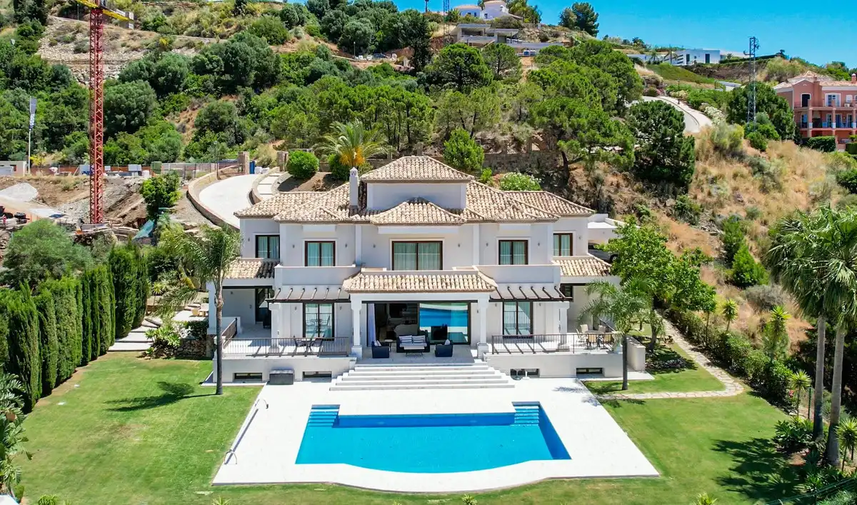 Casa con piscina en venta en Benahavís pueblo
