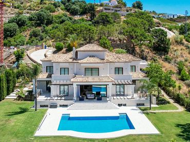Casa con piscina en venta en Benahavís pueblo