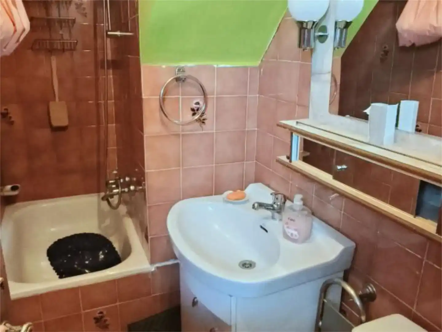 Badezimmer von Wohnung zur Miete in Valdeolea mit Parkett, Abstellraum und Möbliert