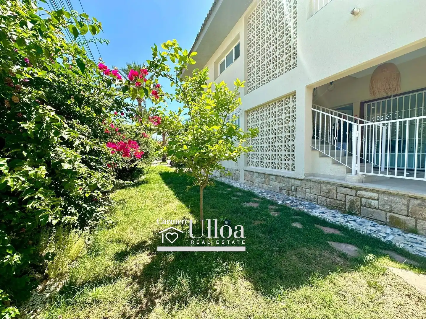 Vista exterior de Casa o xalet en venda en Sant Joan d'Alacant amb Aire condicionat, Calefacció i Jardí privat