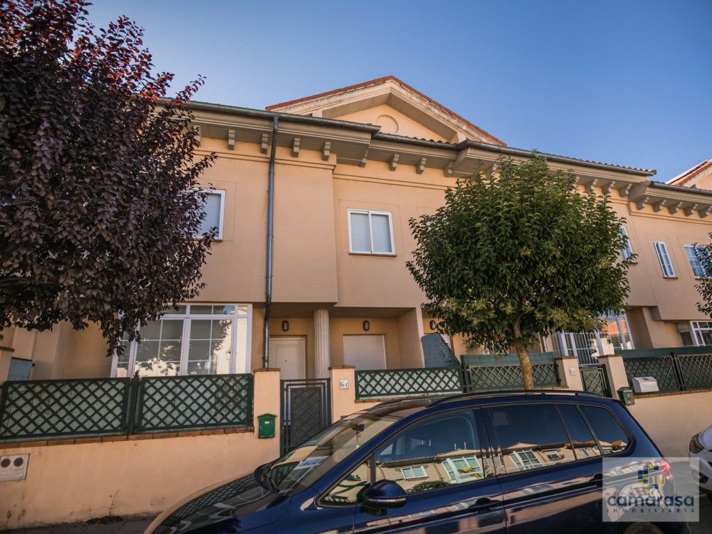 Exterior view of House or chalet for sale in Ávila Capital  with Terrace