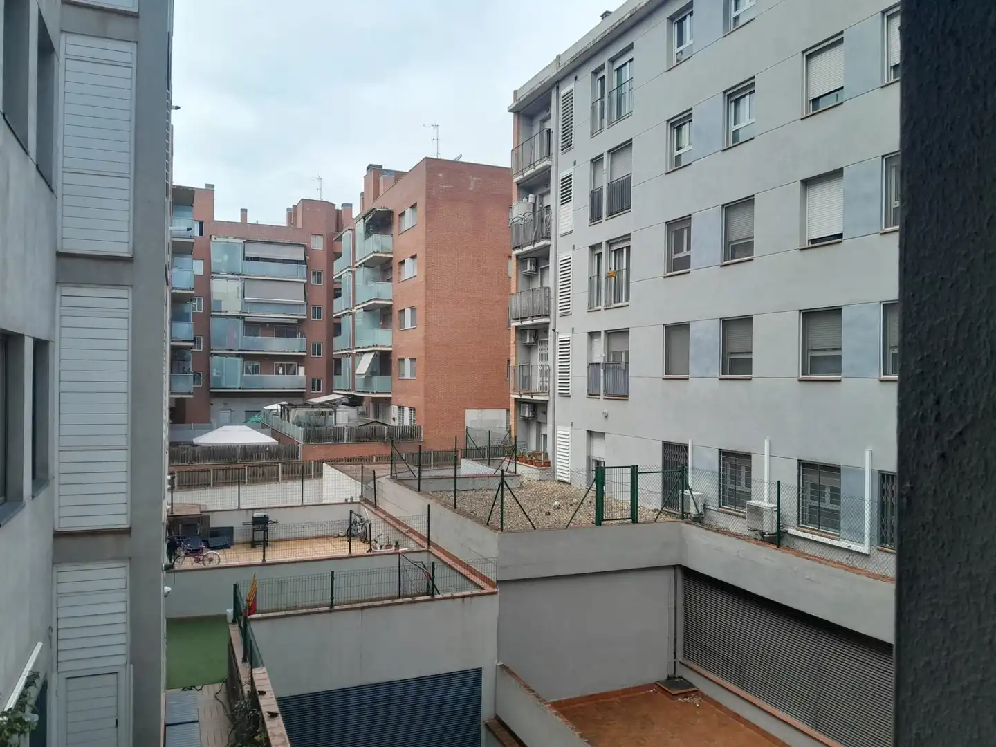Vista exterior de Pis en venda en Montcada i Reixac amb Aire condicionat, Calefacció i Moblat