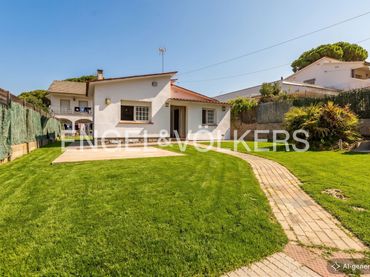 Casa amb jardí en venda a Llinars del Vallès