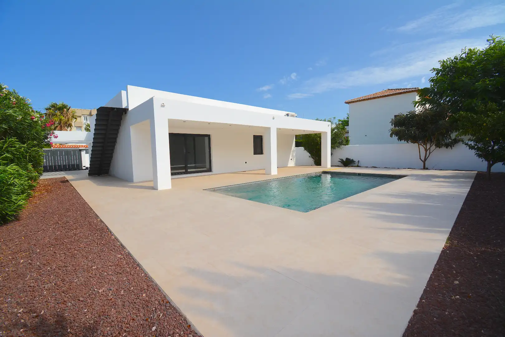 Piscina de Casa o chalet en venta en Dénia con Aire acondicionado, Jardín privado y Terraza