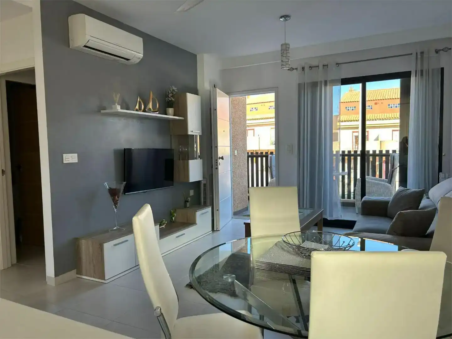 Wohnzimmer von Wohnung zum Verkauf in Orihuela mit Klimaanlage, Schwimmbad und Balkon