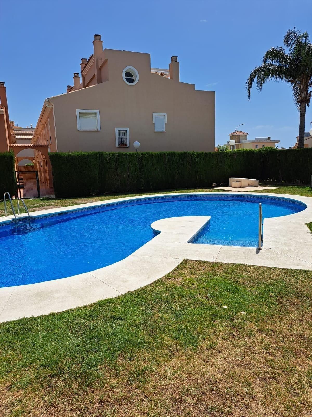 Piscina de Casa adosada de lloguer en Rincón de la Victoria amb Aire condicionat, Jardí privat i Terrassa