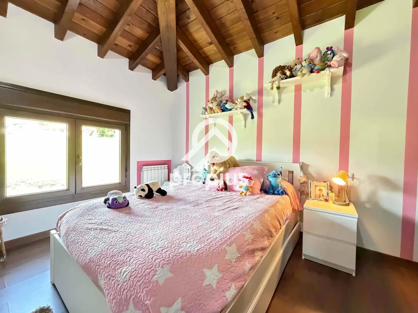 Dormitori de Casa o xalet en venda en Sariego amb Calefacció, Parquet i Traster