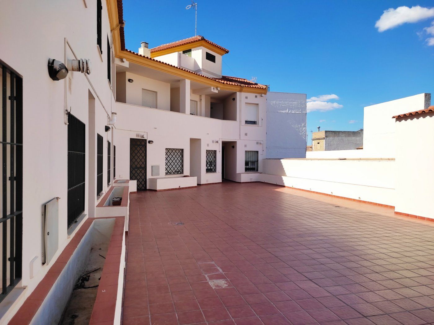 Vista exterior de Piso de alquiler en Dos Hermanas con Aire acondicionado, Calefacción y Trastero