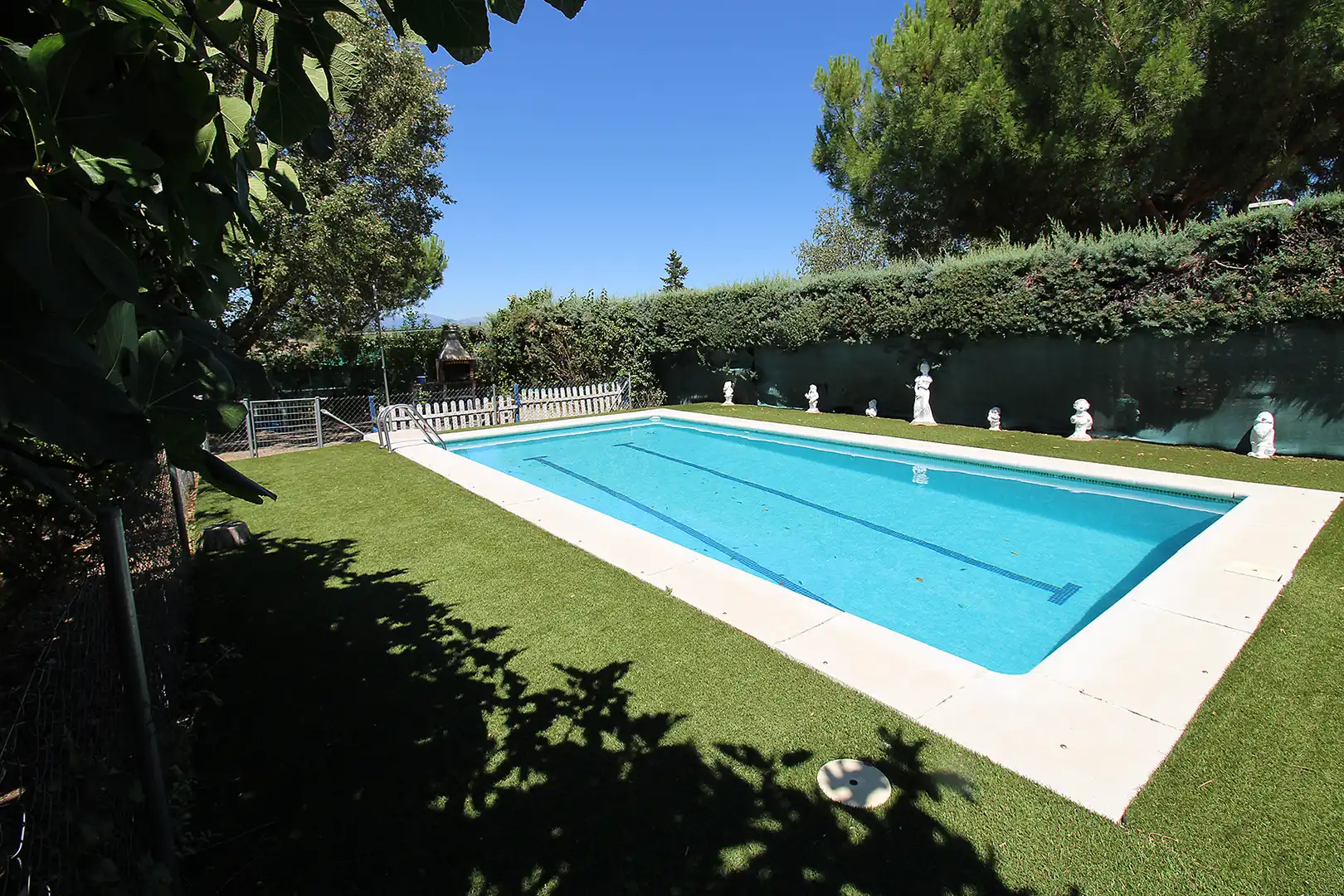 Piscina de Casa o xalet en venda en Uceda amb Calefacció, Jardí privat i Parquet