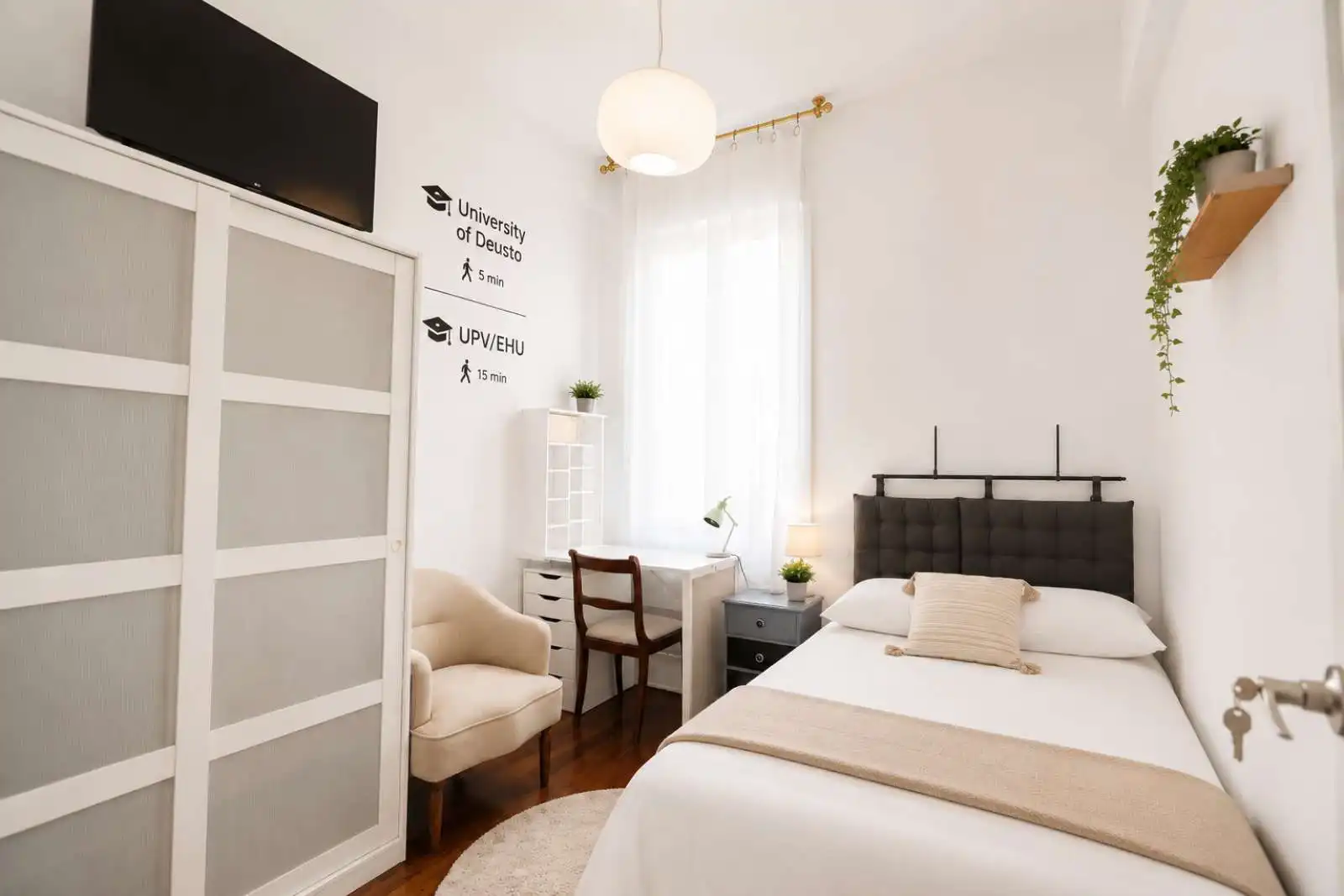 Bedroom of Flat for share in Bilbao   with Air Conditioner, Heating and Terrace
