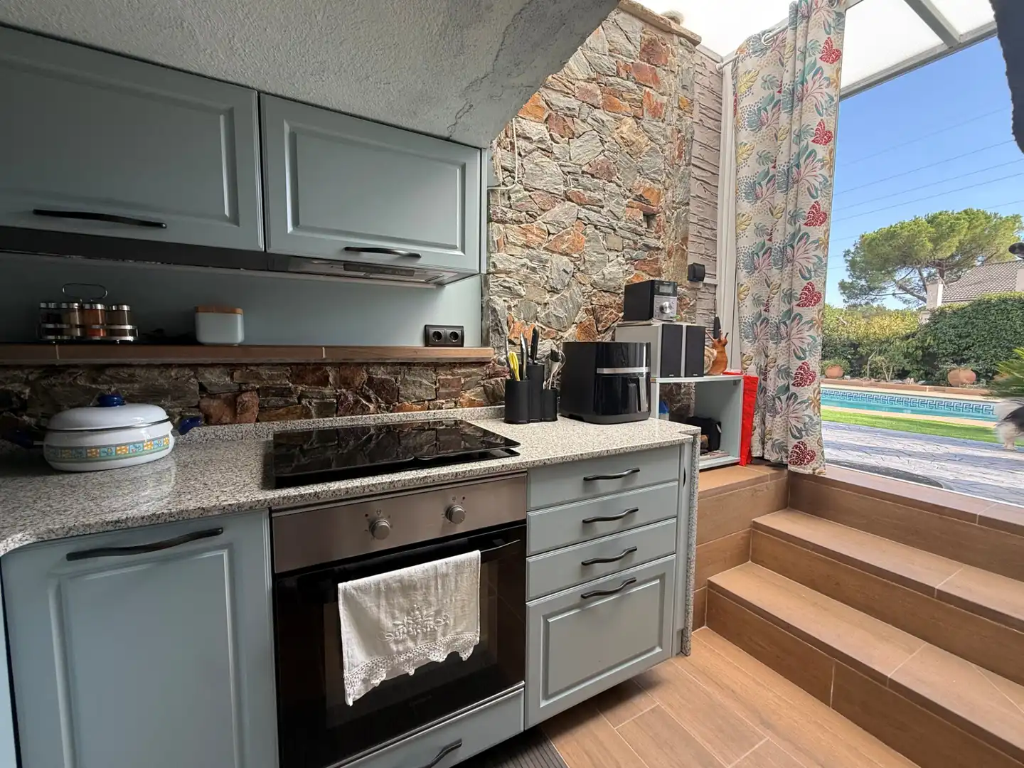 Küche von Haus zum Verkauf in Begues mit Heizung, Privatgarten und Terrasse