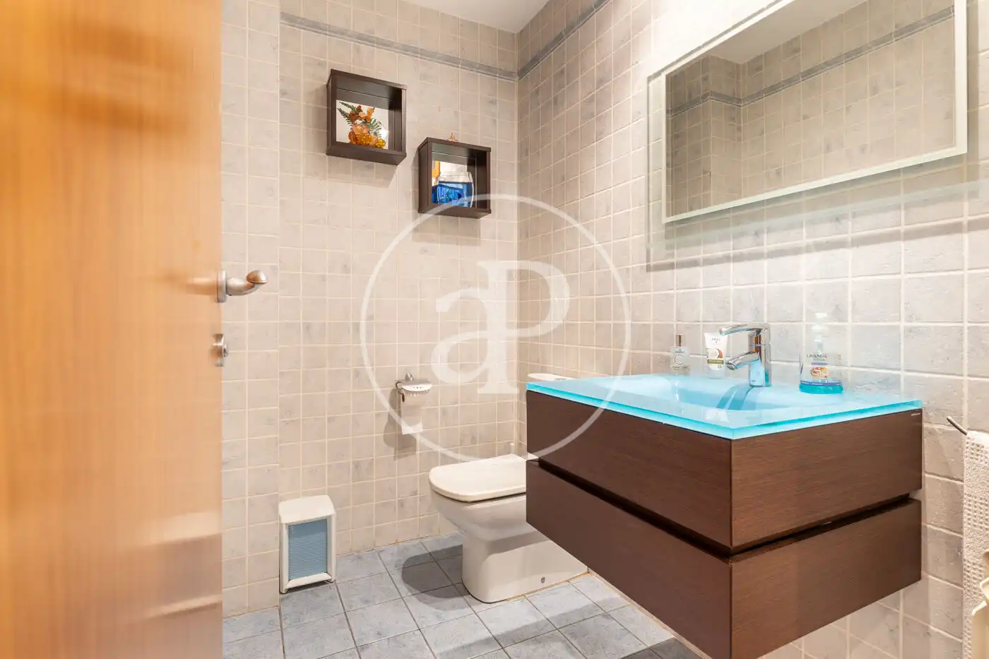 Badezimmer von Einfamilien-Reihenhaus zum Verkauf in Sabadell mit Klimaanlage, Heizung und Terrasse
