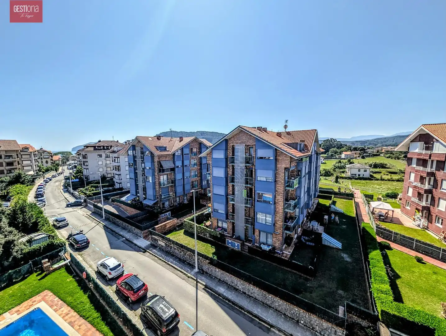 Vista exterior de Ático en venta en Noja con Calefacción, Terraza y Piscina comunitaria