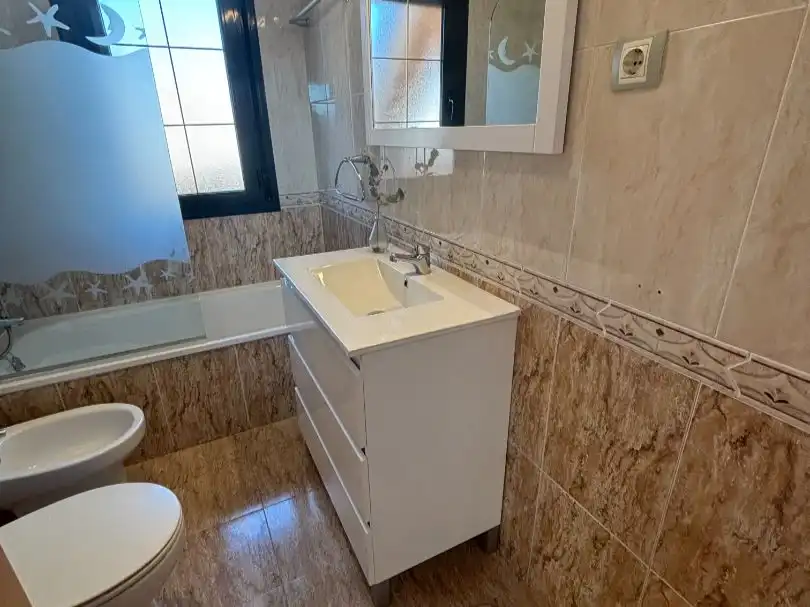 Badezimmer von Wohnung zur Miete in Alcázar de San Juan mit Klimaanlage, Heizung und Parkett