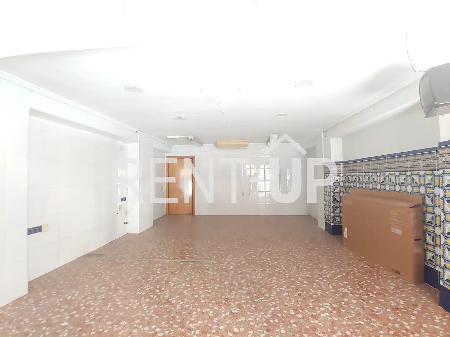 Local comercial de lloguer a Xàtiva