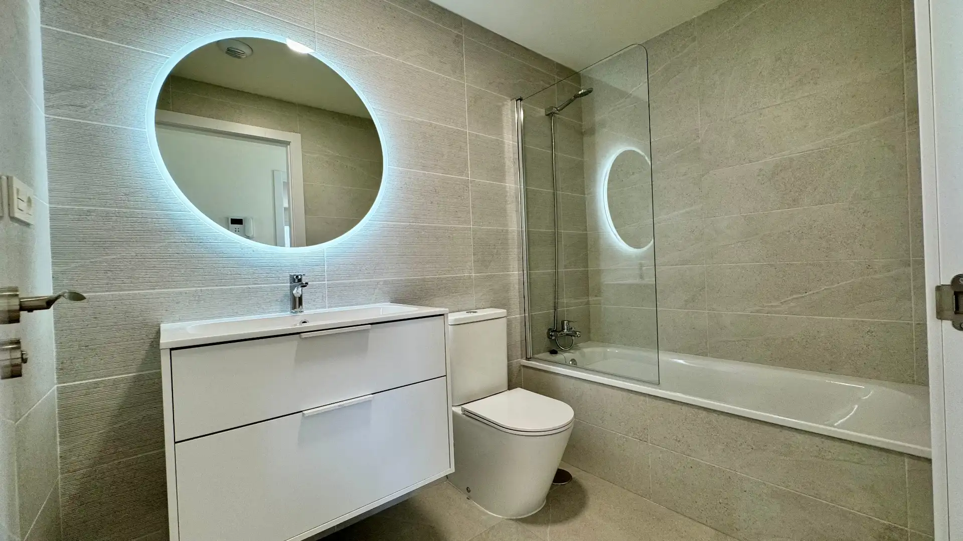 Baño de Piso en venta en Gijón  con Calefacción, Parquet y Terraza