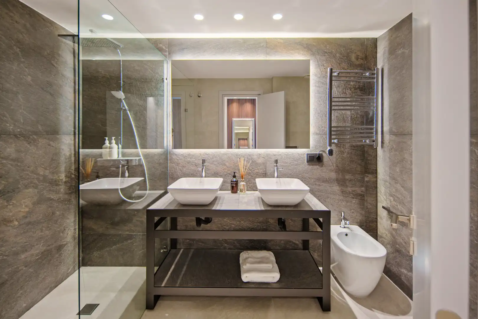 Bathroom of Houses for sale in Marbella  with Air Conditioner, Private garden and Terrace