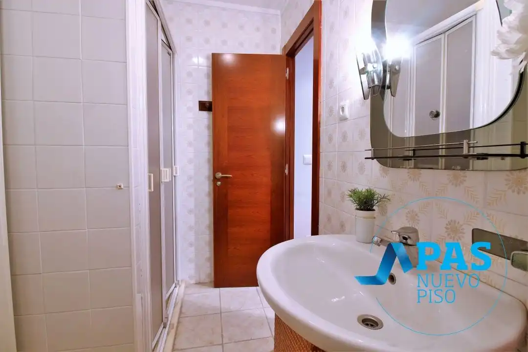 Baño de Piso en venta en Santander con Calefacción