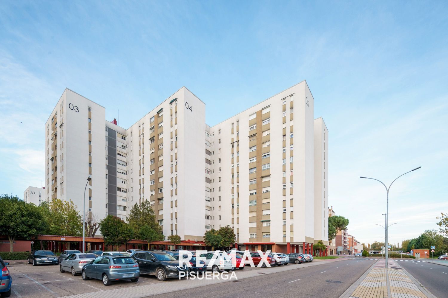 Vista exterior de Piso en venta en Laguna de Duero con Calefacción y Jardín privado